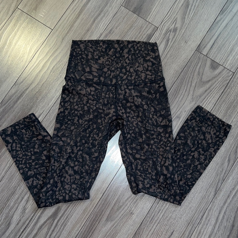 Lululemon cheetah print cropped leggings